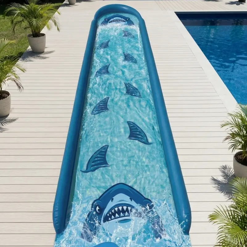 30-Fuß-Hai-Wasserrutsche mit 2 Bodyboards und integriertem Sprühsystem 2