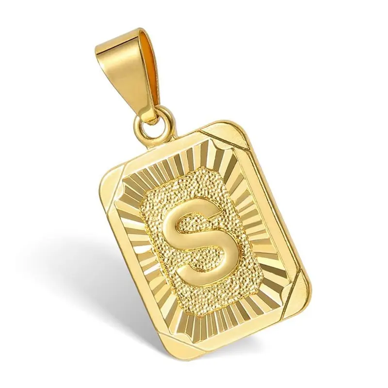 Anhänger mit Buchstabenmotiv und kubanischer Kette