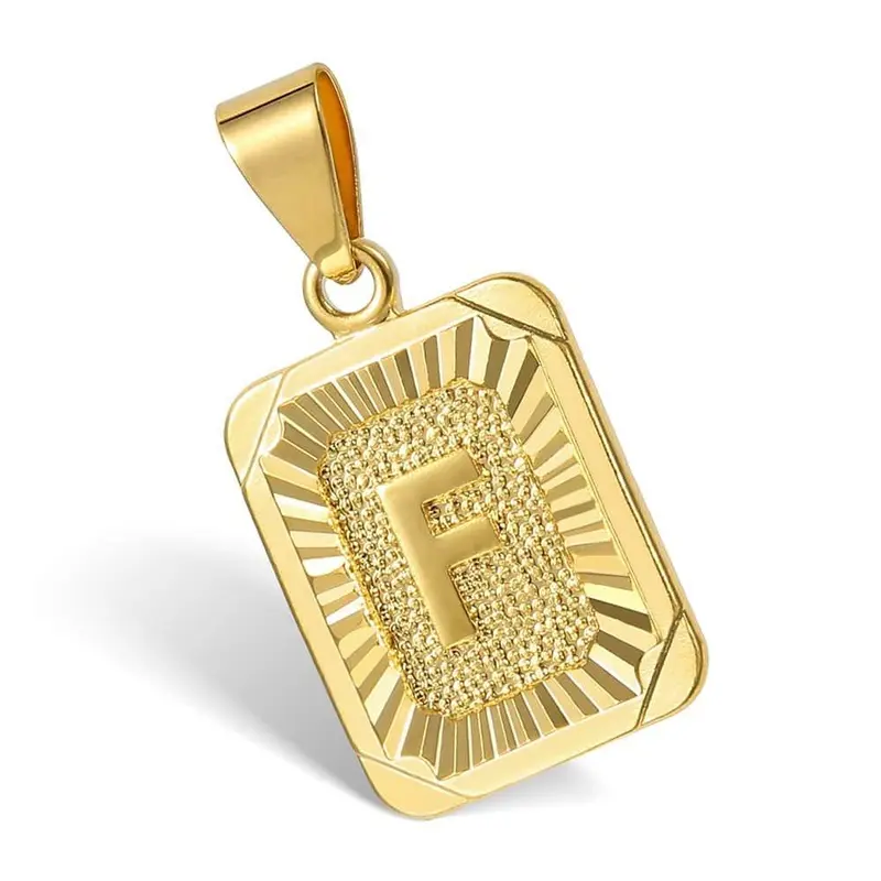 Anhänger mit Buchstabenmotiv und kubanischer Kette