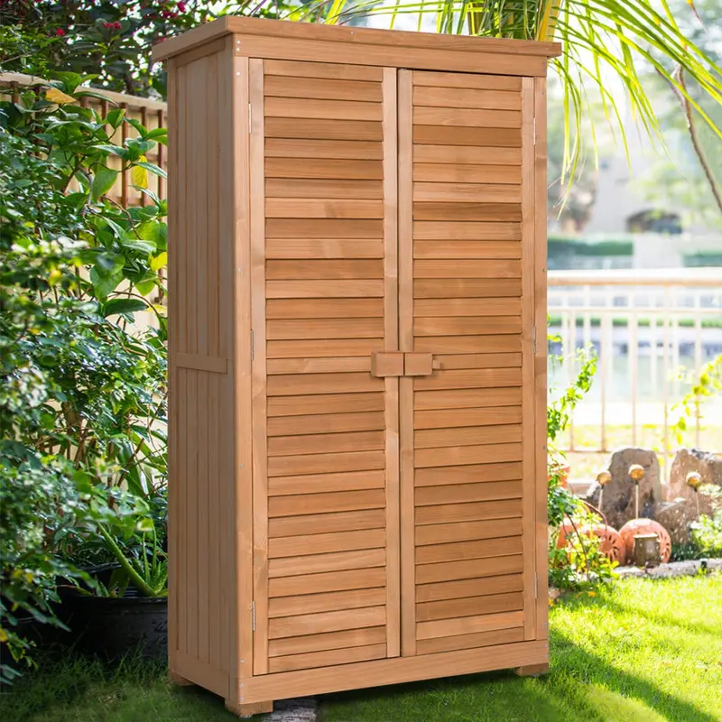 Außenschuppen mit Holzverkleidung und Fensterläden aus Fichtenholz für Garten und Hof