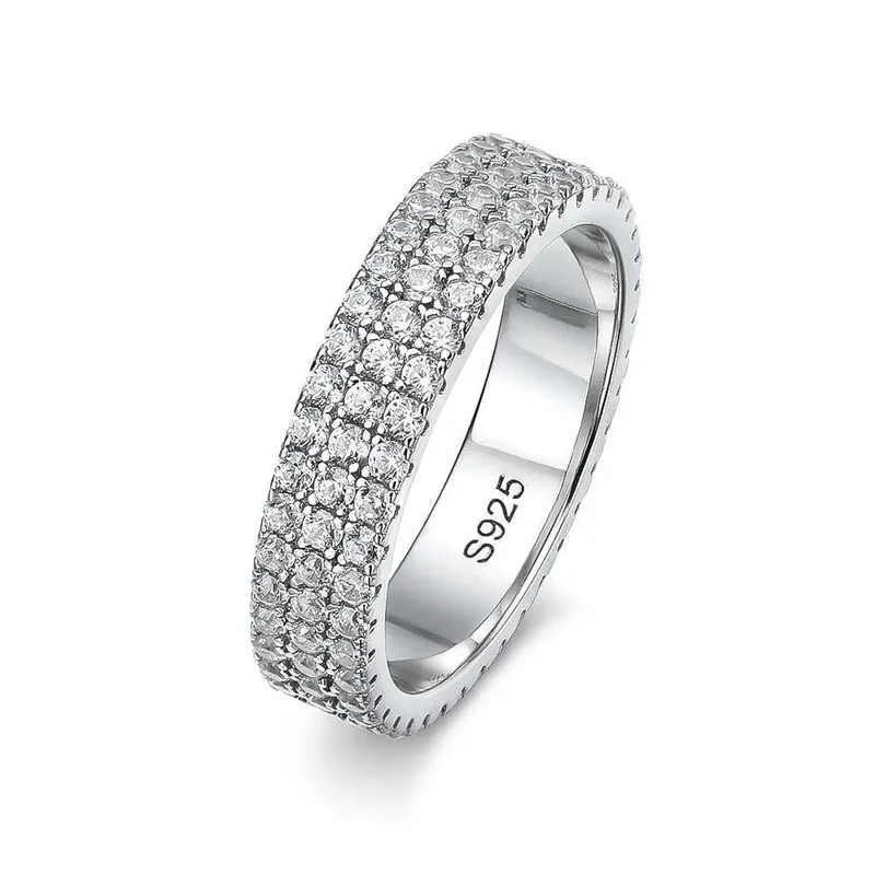 Brillanter Ring mit runden Steinen