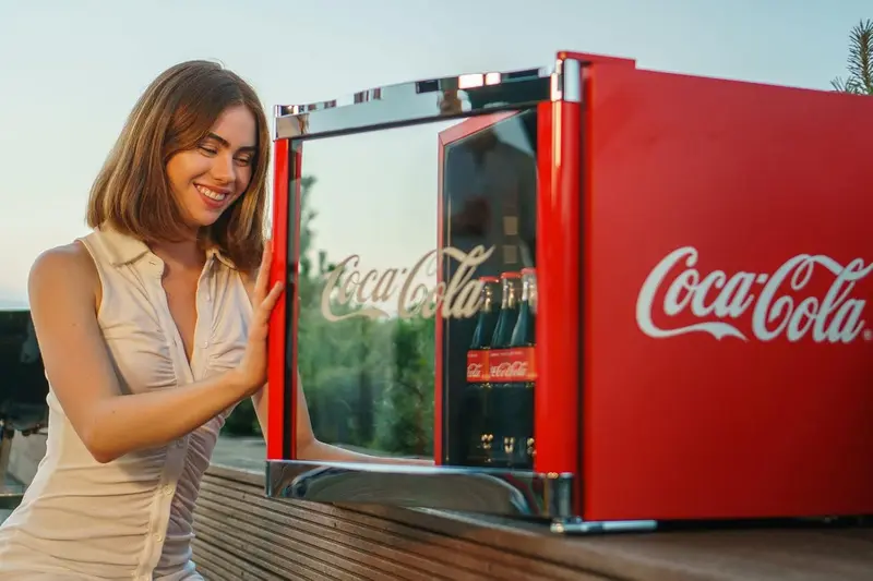°CUBES Flaschenkühlschrank Coca-Cola Classic / 51 cm Höhe / 98 kWh/Jahr / 48 L Kühlteil
