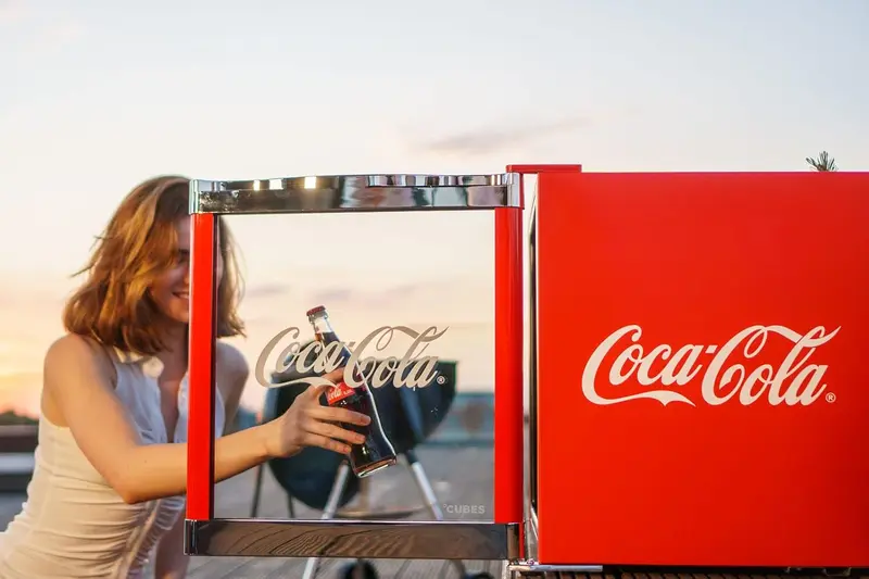 °CUBES Flaschenkühlschrank Coca-Cola Classic / 51 cm Höhe / 98 kWh/Jahr / 48 L Kühlteil