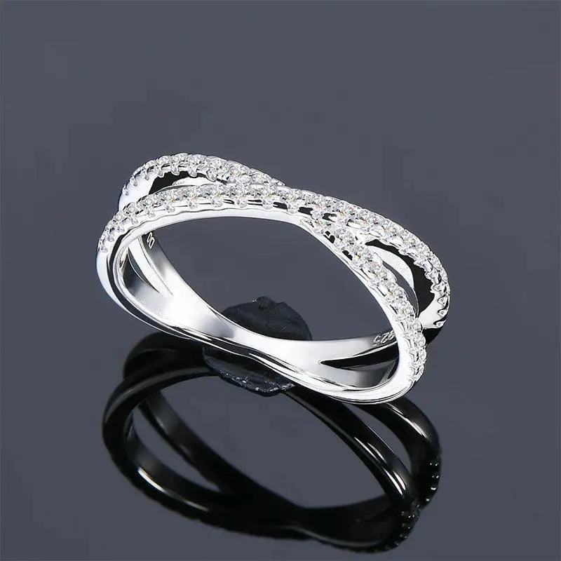 Ewigkeits-Ring mit Kreuzungsdesign