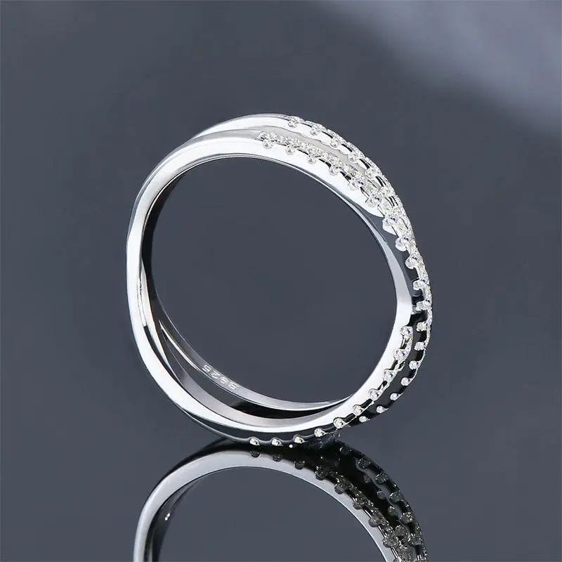 Ewigkeits-Ring mit Kreuzungsdesign