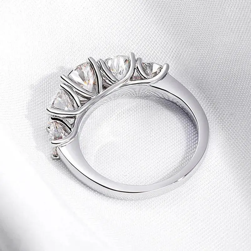 Fünf-Steine-Sparkle-Band