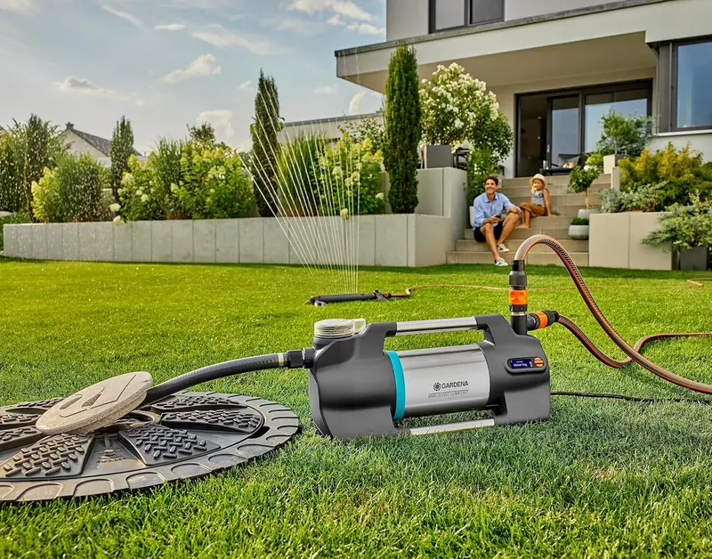 Gardena Gartenpumpe 6500 SilentComfort: Extra leise Bewässerungspumpe per App steuerbar, Fördermenge 6500 l/h, Trockenlaufsicherung, rostfreier Edelstahl, stromsparend und wasserfest (9059-20)