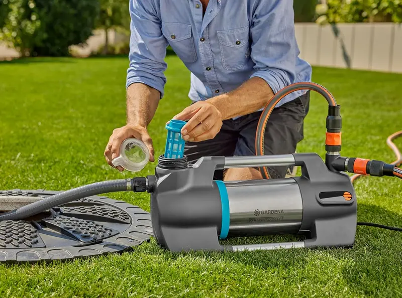 Gardena Gartenpumpe 6500 SilentComfort: Extra leise Bewässerungspumpe per App steuerbar, Fördermenge 6500 l/h, Trockenlaufsicherung, rostfreier Edelstahl, stromsparend und wasserfest (9059-20)