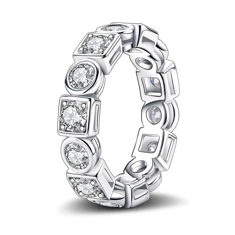 Glitzernder Ewigkeitsring mit durchgehender Steinreihe