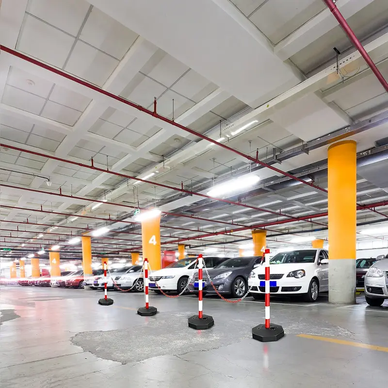 GoPlus 2er-Pack Markierungsstangen-Kegel, Verkehrskonus-Sicherheitsbarriere mit achteckiger befüllbarer Basis und 1,5 m langen Verbindungsketten (2 Stück, Weiß + Rot)