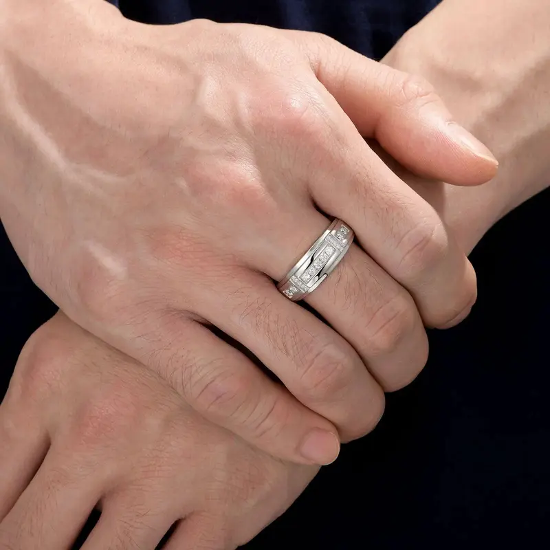 Herrenring aus elegantem Sterlingsilber mit vollständig besetztem Moissanit