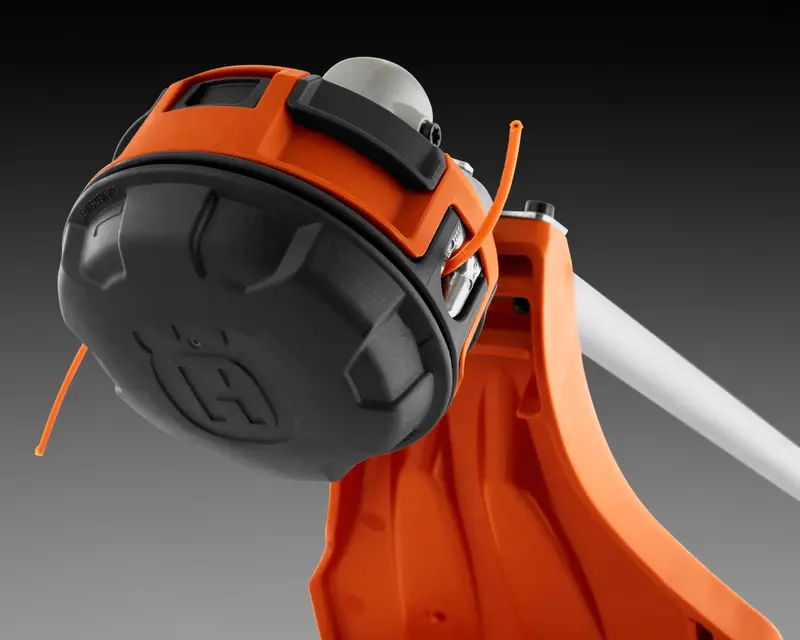 Husqvarna 970545001 330LK, 28-cc, 2-Takt, 20-Zoll-Geradwellen-Gas-Fadenmäher mit Anbaugeräte- und Kantenmähfunktion