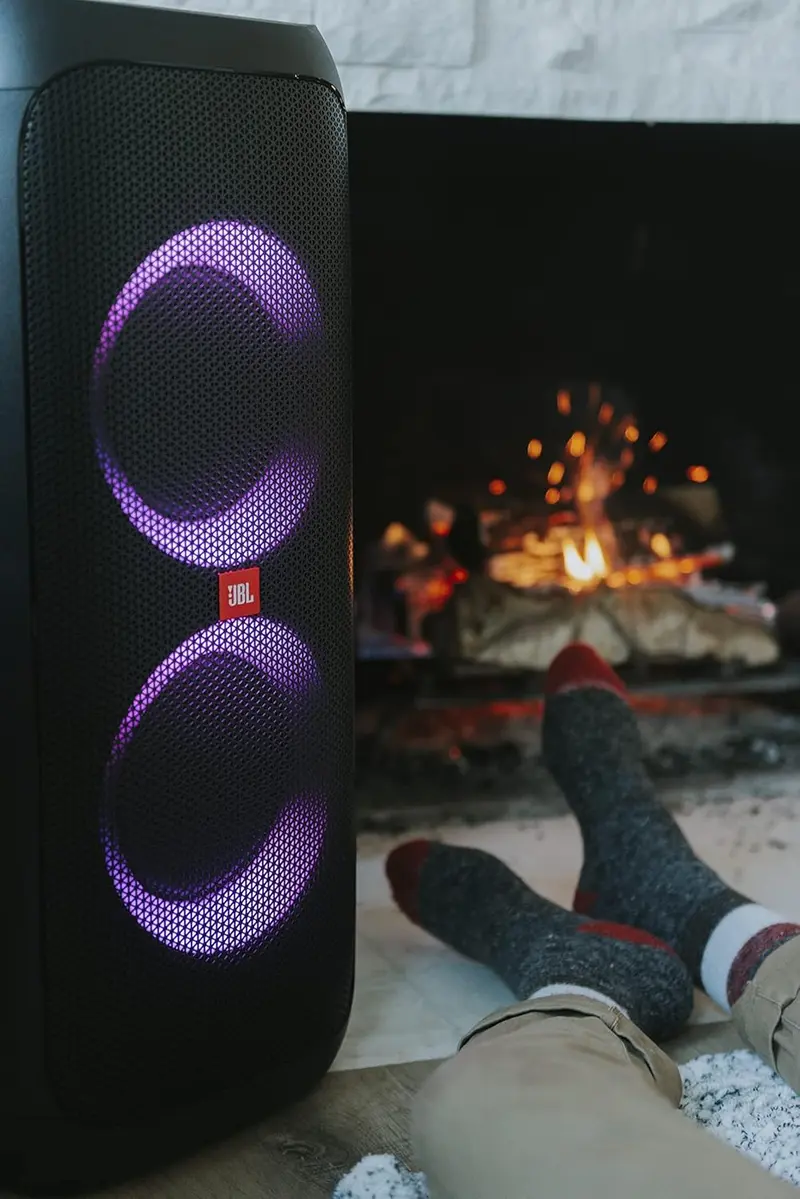JBL PartyBox 710 – Schwarz – Tragbarer und rollbarer Bluetooth-Party-Lautsprecher mit Lichteffekten – Spritzwassergeschützte mobile Musikbox