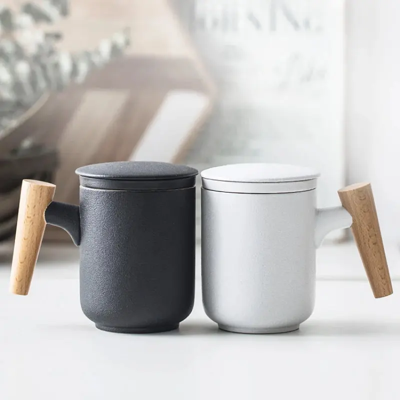 Kovat Minimalistische bereifte Keramik-Tee-Tasse mit Holzgriff, Sieb und Deckel – 400 ml mattierte Porzellan-Kaffeetasse