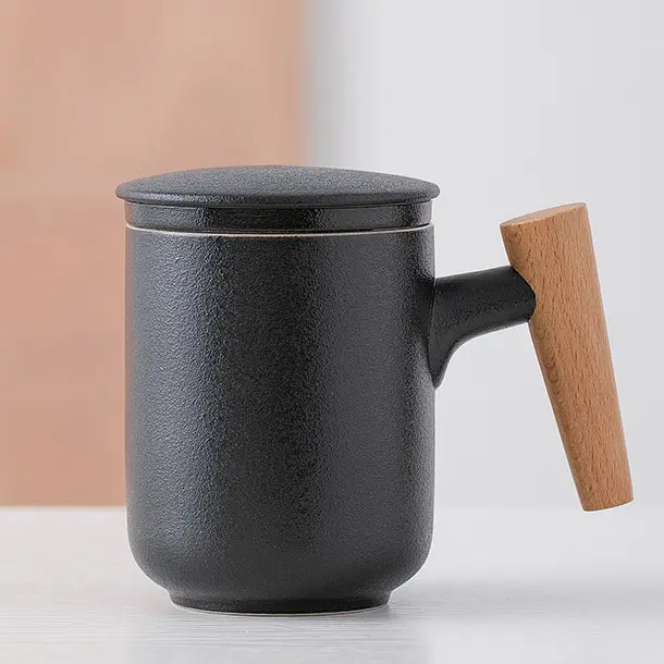 Kovat Minimalistische bereifte Keramik-Tee-Tasse mit Holzgriff, Sieb und Deckel – 400 ml mattierte Porzellan-Kaffeetasse 5
