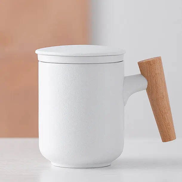 Kovat Minimalistische bereifte Keramik-Tee-Tasse mit Holzgriff, Sieb und Deckel – 400 ml mattierte Porzellan-Kaffeetasse