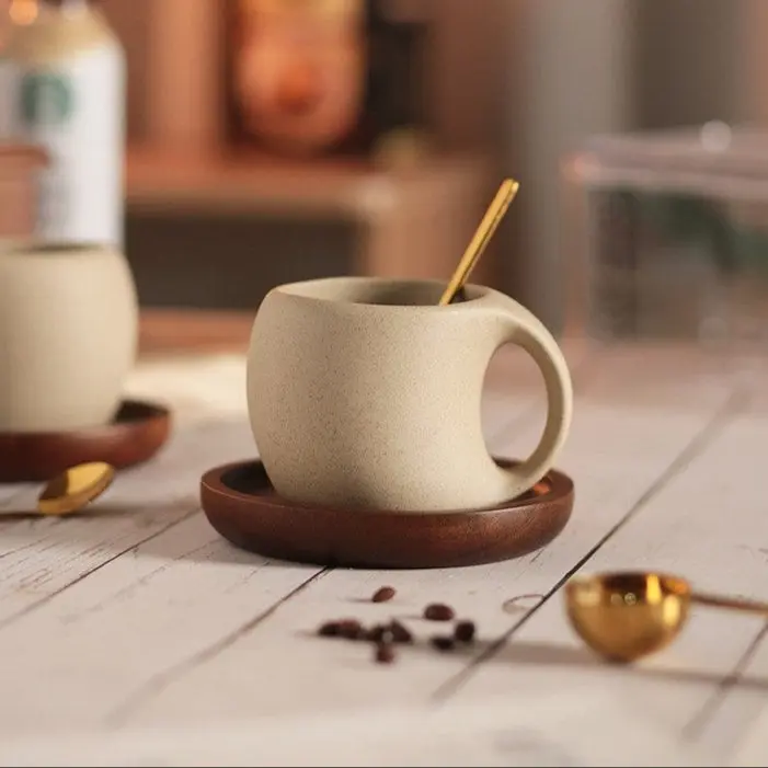 Kovat Wabi-Sabi-Keramik-Kaffeetassenset mit natürlichem Holzuntersetzer und goldfarbenem Löffel – 220 ml matte, gesprenkelte Espressotasse für Cappuccino 2