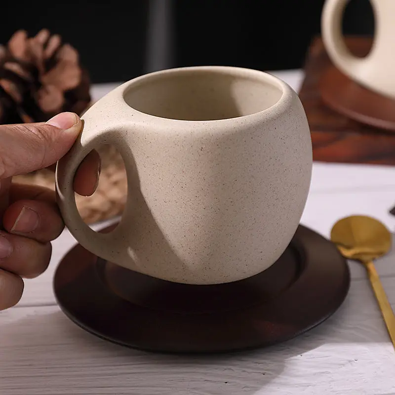 Kovat Wabi-Sabi-Keramik-Kaffeetassenset mit natürlichem Holzuntersetzer und goldfarbenem Löffel – 220 ml matte, gesprenkelte Espressotasse für Cappuccino