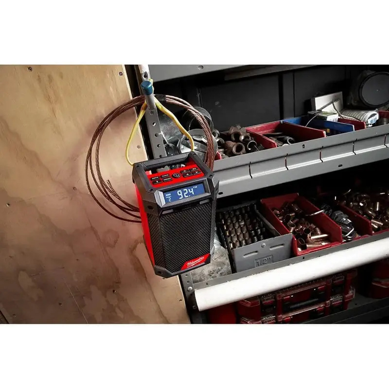 M12 12-Volt-Lithium-Ionen-Akku-Bluetooth-/AM/FM-Baustellenradio mit Ladegerät, Modell 2951-20