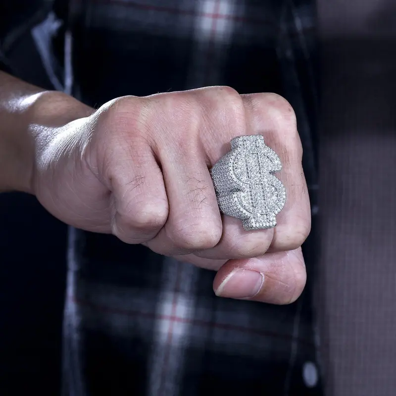Moderner Iced-Dollar-Ring
