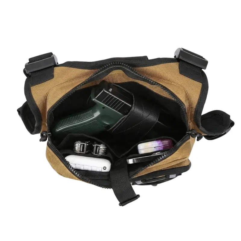 Outdoor-Brusttasche mit verstellbaren Trageriemen und Reißverschluss-Fach