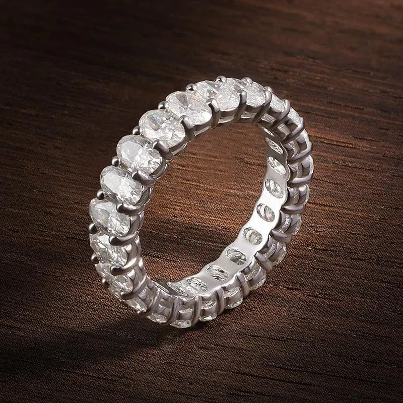 Ovaler Ewigkeitsring