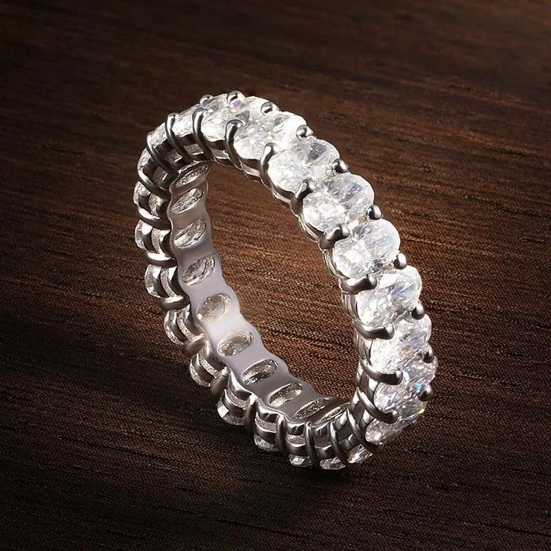 Ovaler Ewigkeitsring