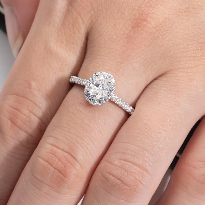 Ovaler Halo-Ring