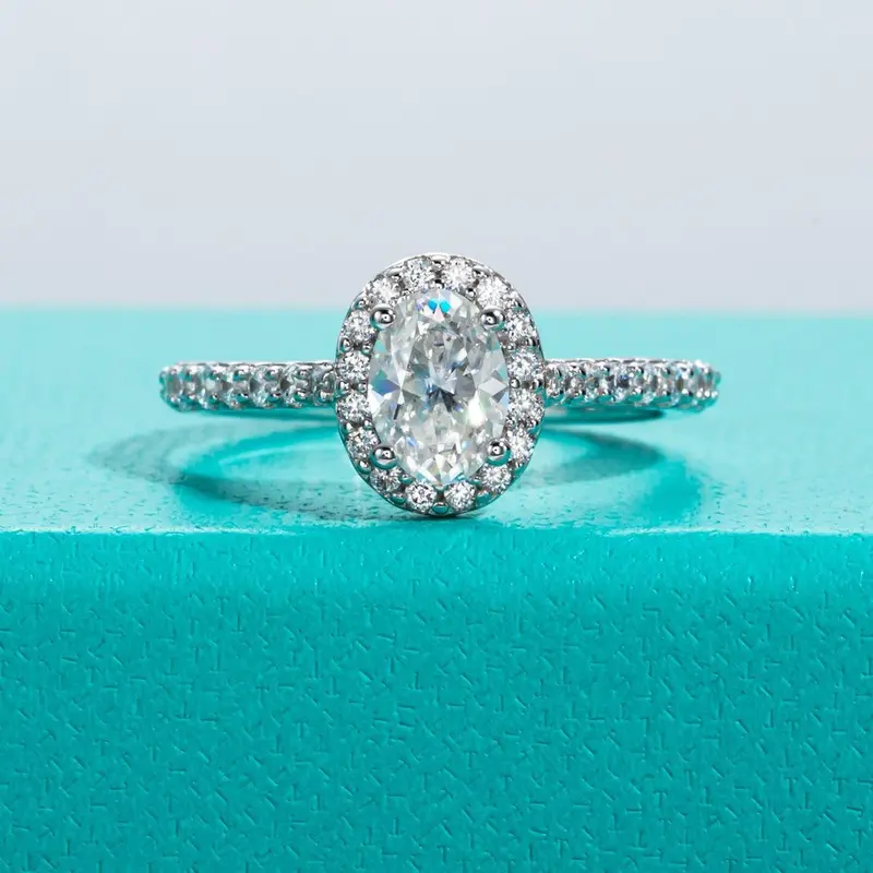 Ovaler Halo-Ring