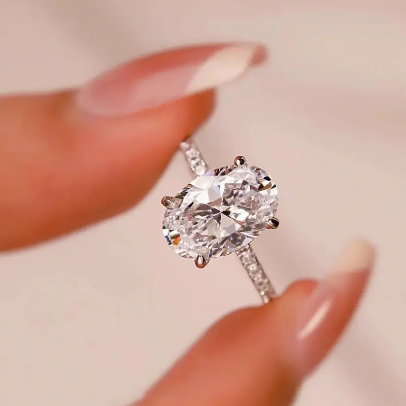 Ovaler Moissanit-Ring