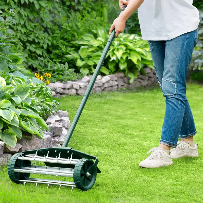 Rasenaerifier 18 Zoll, rotierender Hand-Rasen-Aerifier mit Stahlstiften für Garten und Rasen, robustes Spike-Modell zur Bodenbelüftung, 40,5 Zoll langer Griff (grün mit Spritzschutz) 2