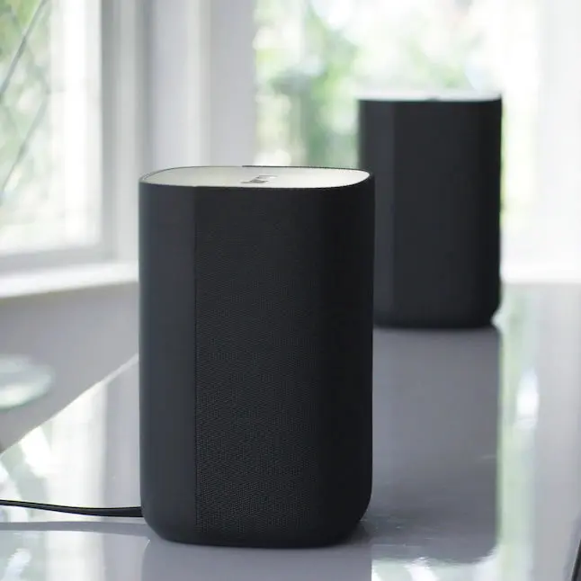 Roku 6,1-Zoll-80-Watt-Set aus 2 intelligenten, tragbaren Lautsprechern für den Innenbereich