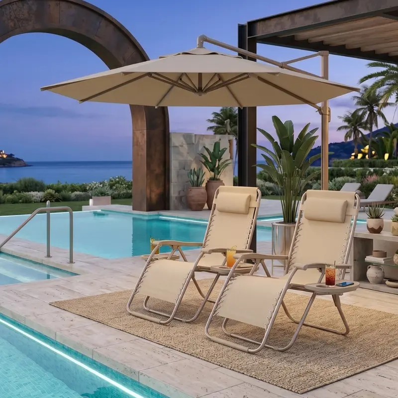 Set aus 2 klappbaren Liegestühlen für die Terrasse mit Kissen und Getränkehaltern
