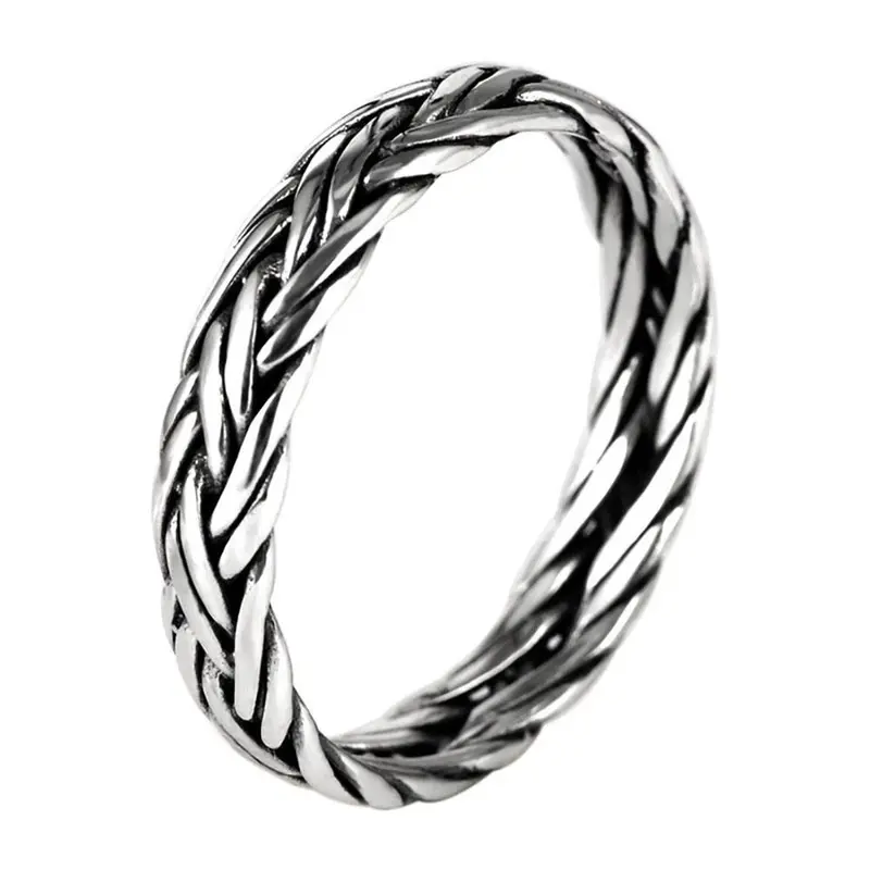 Silberner geflochtener Ring