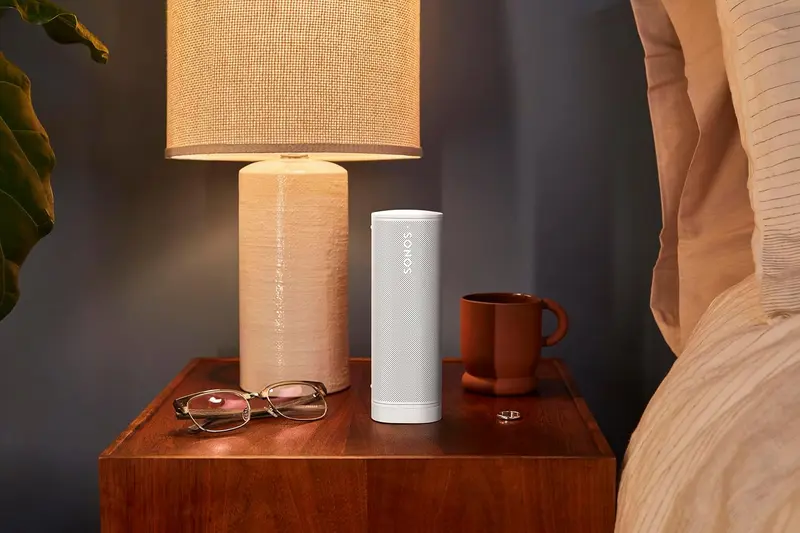 Sonos Roam 2 | Leichter, mobiler und wasserdichter Lautsprecher mit Bluetooth, WLAN, mindestens 10 Stunden Akkulaufzeit und Sprachsteuerung für Innen- und Außenbereich – Weiß