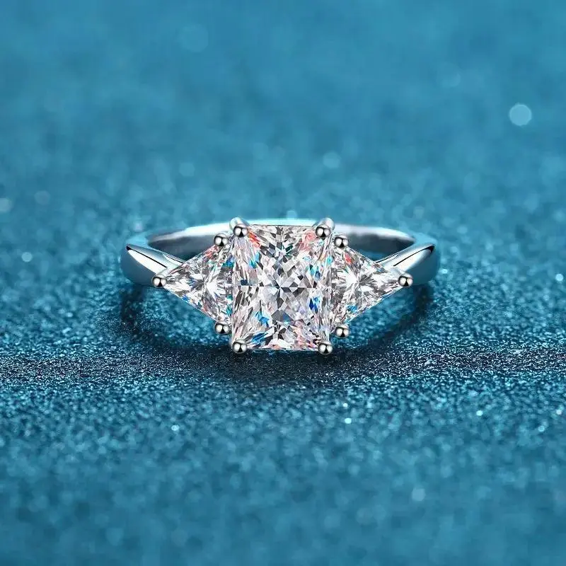 Strahlender Moissanit-Ring