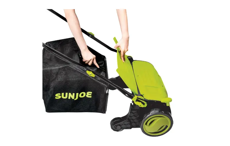 Sun Joe AJ805E elektrischer Rasenentmooser mit Sammelbeutel, 38 cm (15 Zoll), 13 A