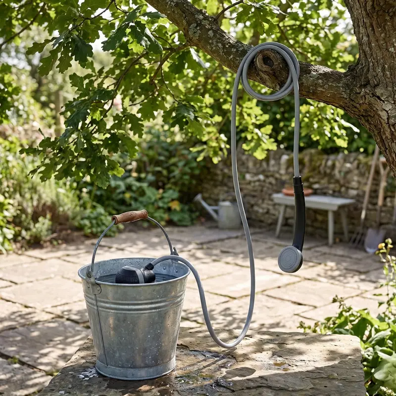 Tragbare, wiederaufladbare Camping-Dusche mit Handbrause und USB-Anschluss 2